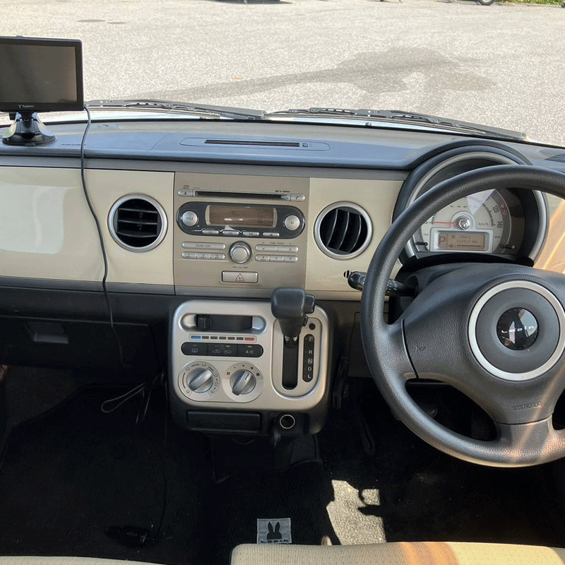アルトラパン車内