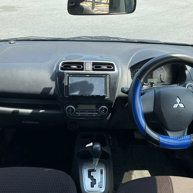 ミラージュ車内