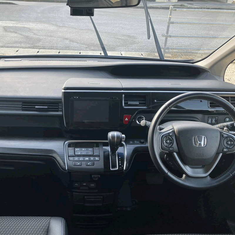 ステップワゴン車内